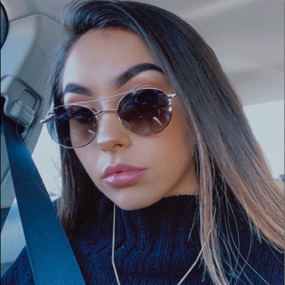 Meet your Help posher, Blair - Picture 2 of 4